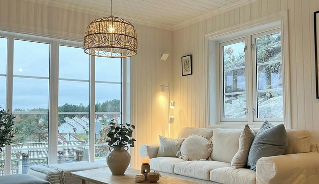 Modern & charming summer house near Risør