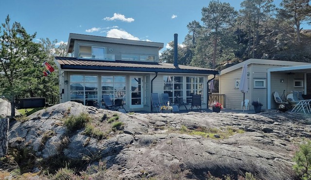 Beautiful cabin with sea view in Kragerø isles