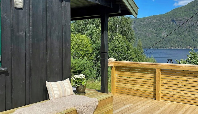 Elevated cabin with sauna by Lake Tinnsjøen