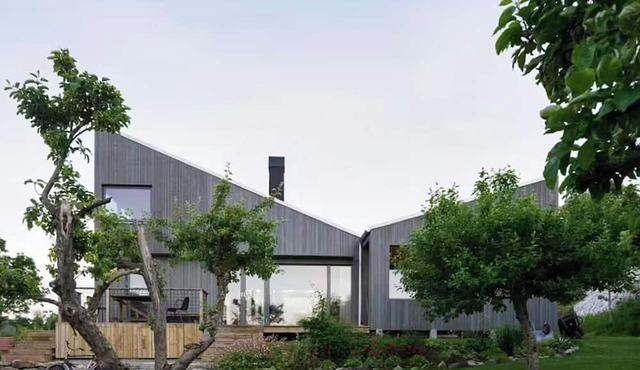 Architect-designed house by Malö streams