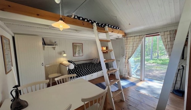 Cozy Private Studio Sleeps 5 - Own Entrance