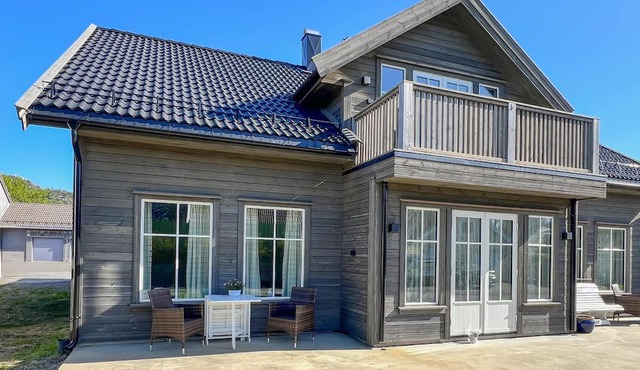 Amazing apartment in Spangereid with WiFi