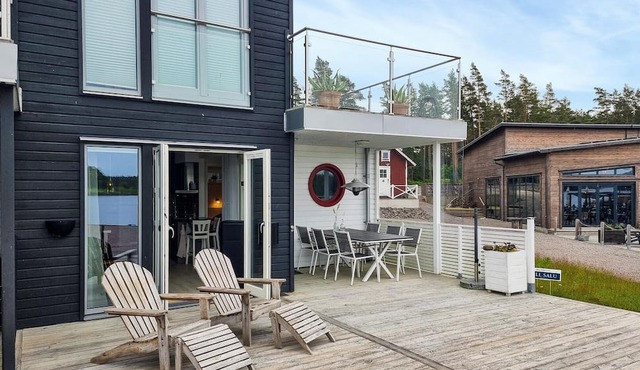 Cozy home in Brommösund with lake view