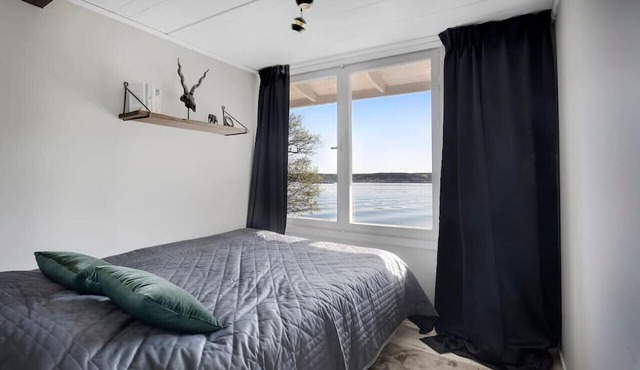 Dreamy House w. Private Dock by Sea