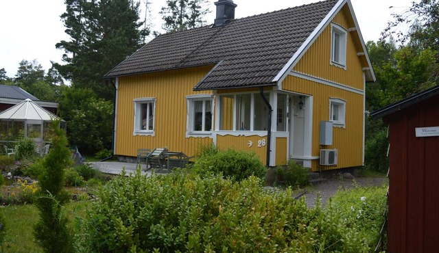 Vacation home Humlebo, quiet location on the edge of the village directly by the forest in Boda glasbruk