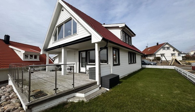 Holiday home in beautiful Kungshamn – perfect for two families | SE09079