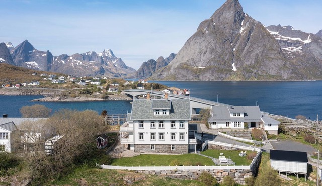 Sakrisøy Gjestegård-Solbakken anno 1880 in Nordland
