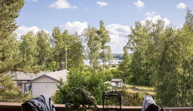 Beautiful house next to Burvik Golf of a high standard with a lake view | SE13010