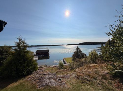 Sjönära boende i Vänerns skärgård