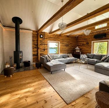 Private beach, hot tub and oceanfront villa in Oulu