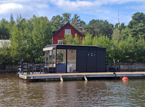 2ndhomes Houseboat with Sauna & Terrace in Mustikkamaa in Helsinki