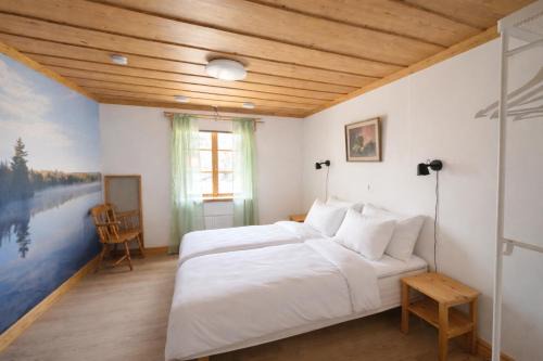 Skålsjögården Timber Lodge