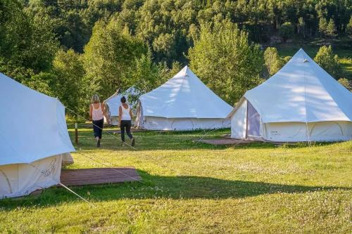 Glamping - Telt 4 Vakker Glampingplass Med Landlig Spa - Midt I Ren Og Grønn Natur in Valldal