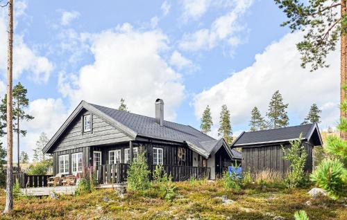 4 Bedroom Stunning Home In Flå in Vikberget