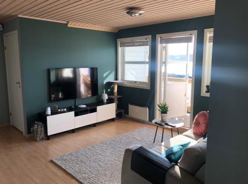 Private 50m2 guest floor with fjord view, balcony & private bath in Tromsø