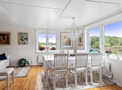 Seaside Cottage with Balcony and Grill in Stromstad