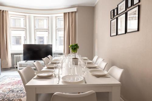 2ndhomes Bright Spacious 5 BR Apartment in the Center in Helsinki