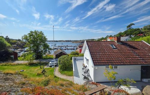 3 Bedroom Nice Home In Skjærhalden in Skjærhollen