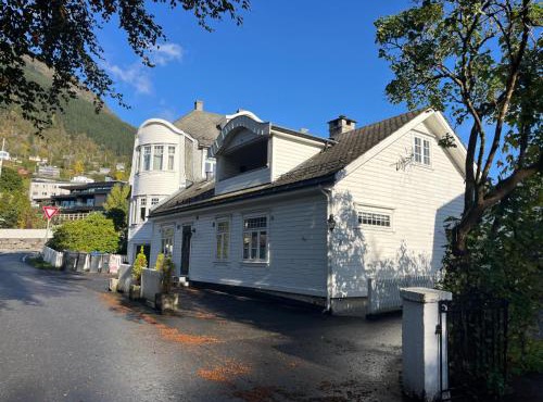 Central - Mountain View Duplex - Balcony in Vossevangen