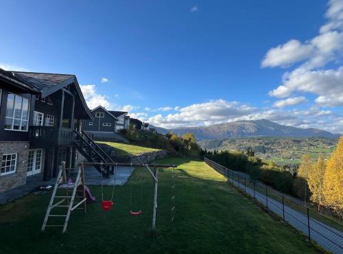 Grand Mountain Retreat Cabin - Panoramic Views in Vossevangen