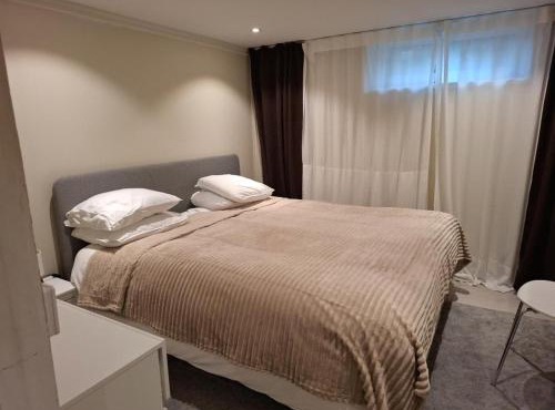 Spacious Apartment with Private Entrance & Free Parking in Gothenburg
