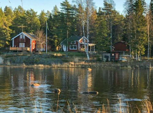 18Th-Century Timber House By Sea Bay Near Umeå
