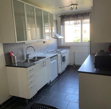 2 bedroom apartment close to the station