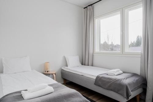 Moderni paritalo lähellä lentokenttää, free parking, sauna
