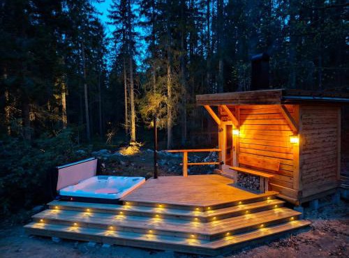 Covert Retreat Timber Cabin with Sauna & Hot-Tub in Urshult