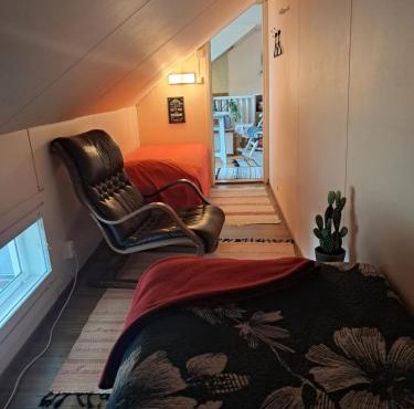 Rooms in a big wooden home, homestay in Muonio