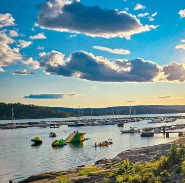 Cozy Beachfront Apartment with Stunning Views in Nesodden