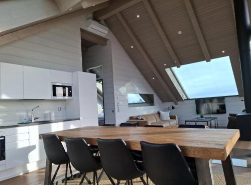 Naava Chalet 401 Penthouse - Järvinäköala ilta-aurinkoon in Ähtäri