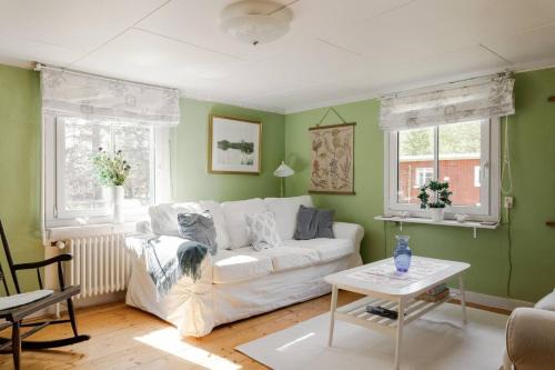3BR In Kosta - Fire pit, gathering room, Lake and Pub