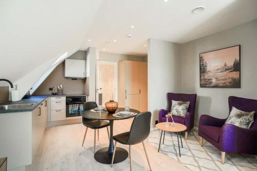 Modern entire apartment in city 305 for 2 guests