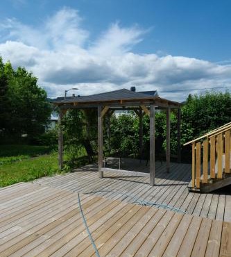 Centrally located, 3 bedrooms, garden, parking and fast WiFi