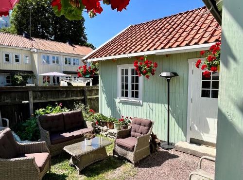 Charmigt gårdshus i hjärtat av Vadstena