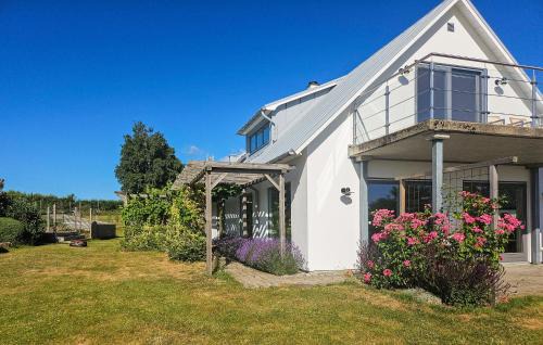4 Bedroom Amazing Home In Kivik