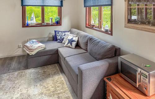 2 Bedroom Lovely Home In Stigtomta