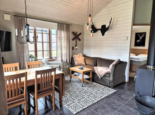 Family Cabin, Pet-Friendly w Fireplace