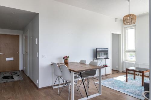 Top floor 1BR Apartment with Balcony & Air Con next to Railway Station in Lahti