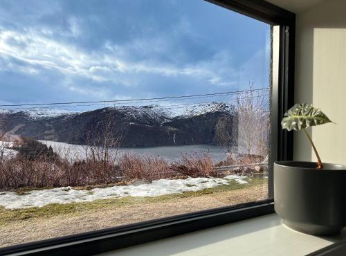 Peaceful Fjord Hideaway close to Geiranger, Trollstigen and Ålesund in Stordal