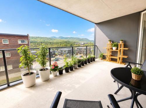 Modern apartment near Bergen free parking and EV power in Søfteland