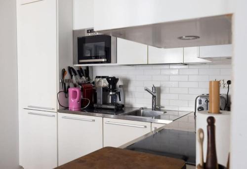 2ndhomes Beautiful 95m2 2BR apartment with Sauna in Kluuvi in Helsinki
