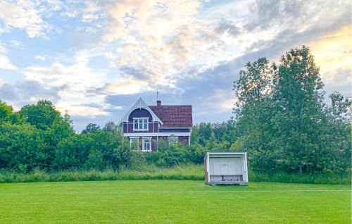 3 Bedroom Beautiful Home In Slottsbron