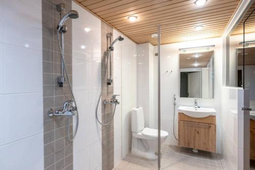 2ndhomes Bright & Spacious 2-Story Apartment with Sauna
