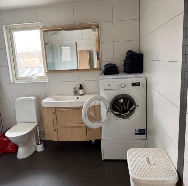 Lägenhet 2 sovrum med vardagsrum och kök i villa med gemensam ingång