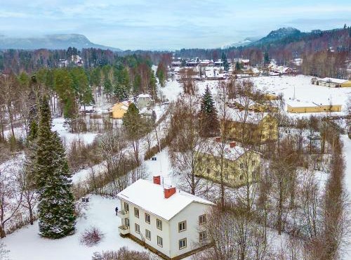 Ljungaverk Takvåning med Ekgolv och badkar nära älven in Ljungaverk