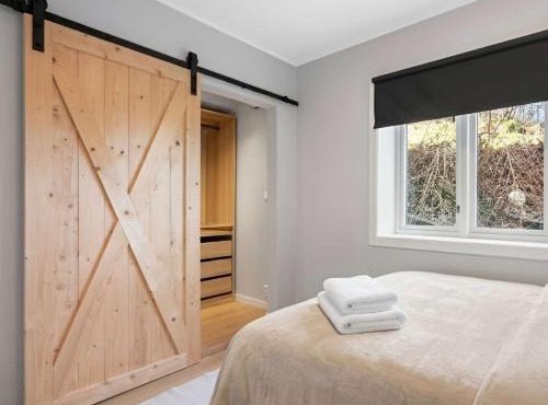 Modern and cozy apartment near city and transport