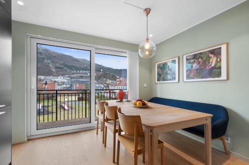 Modern 4BR Apt - 2 Baths Balconies & Parking