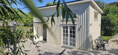 Modern studio house in Rossö SE09120